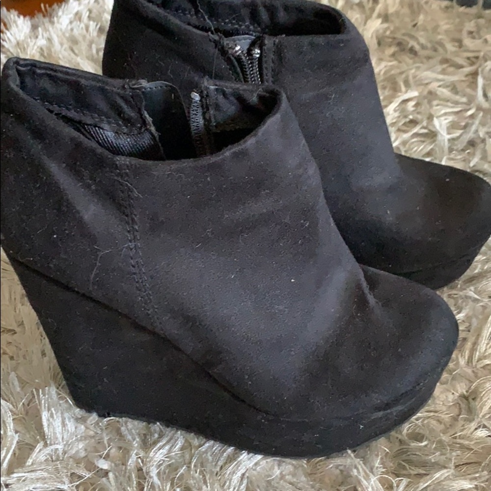 Suede bootie wedge